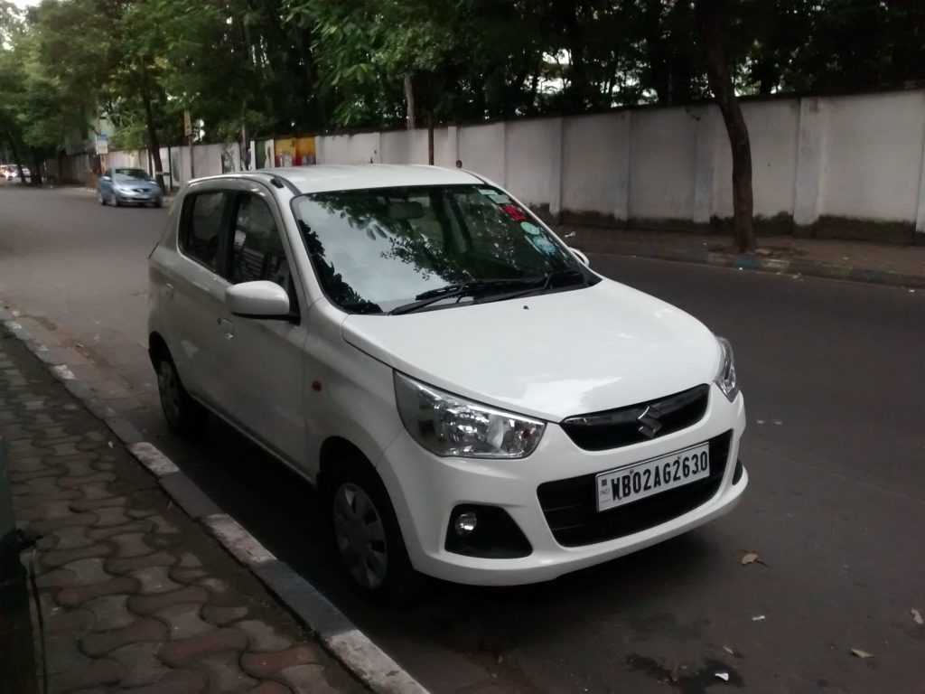 The aggressive front profile with swept-back headlamps make the redesigned Alto K10 look best from the front. The thick ORVMs give a grown up look to the car.